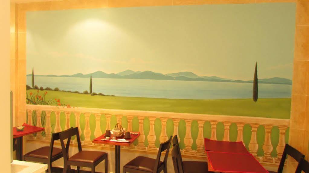 Hotel La Perle Montparnasse Parigi